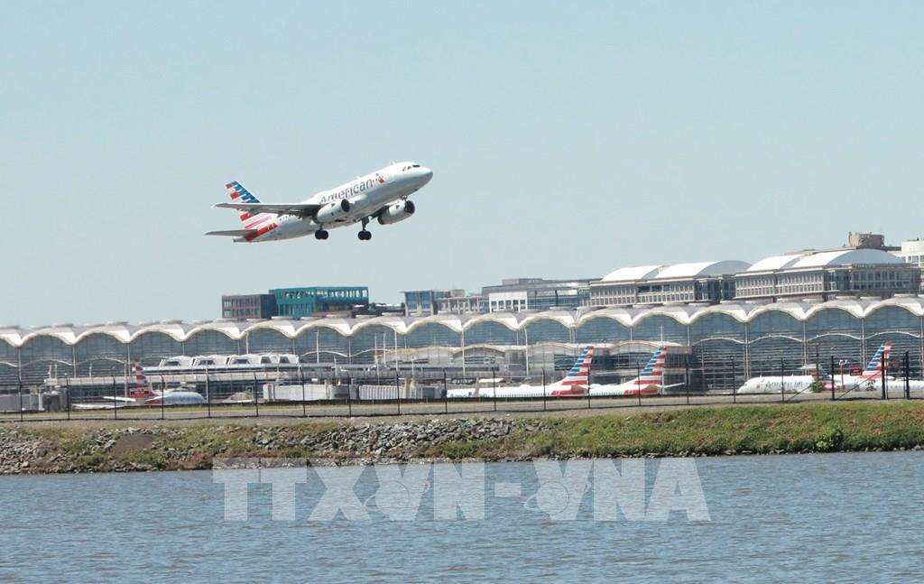 American Airlines lắp màn hình sau lưng ghế trên hơn 800 máy bay